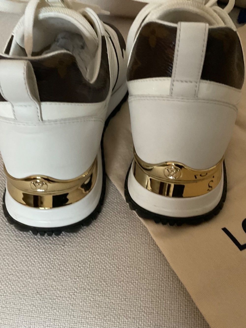 LOUIS VUITTON RUN AWAY WHITE CLASSIC MONOGRAM SNEAKER SIZE 37 IT . - Picture 15 of 16